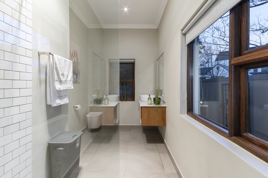 5 Bedroom Property for Sale in De Wijnlanden Residential Estate Western Cape